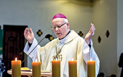 	Biskup senior diecezji elbląskiej przypomniał, że trzeba pozwolić Duchowi Świętemu działać w swoim życiu.