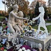 Pomnik autorstwa Martina Hudáčka to miejsce modlitwy rodziców cierpiących po utracie swego nienarodzonego dziecka.