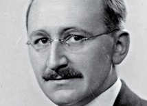 W 1974 r. Friedrich Hayek otrzymał Nadrodę Nobla z ekonomii.