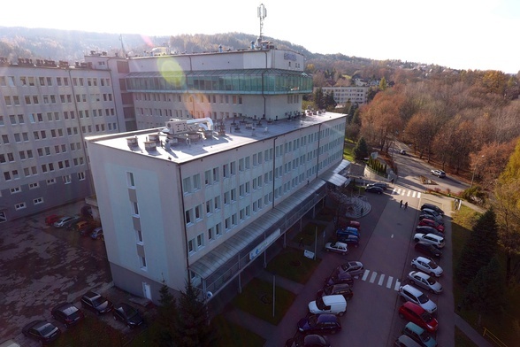 Problemy małopolskich szpitali w związku z zakażeniami personelu koronawirusem