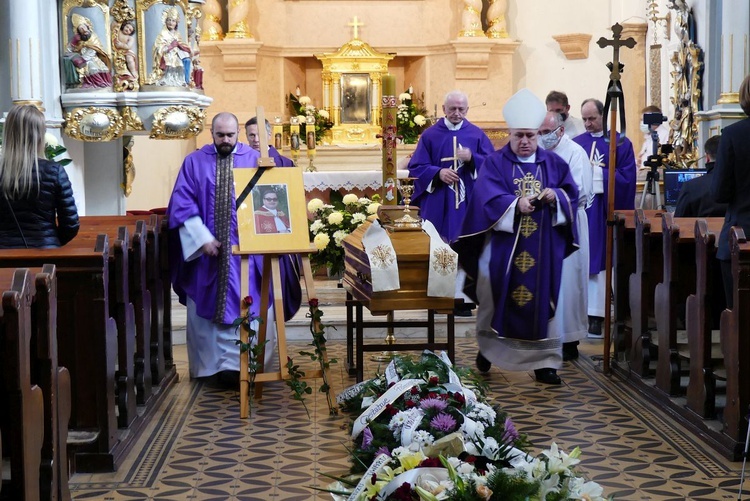 Pogrzeb śp. ks. Edwarda Kobiesy w Kończycach Małych