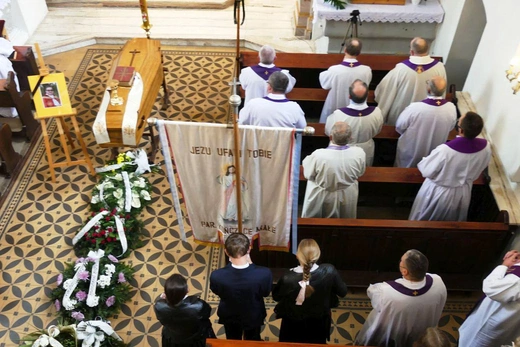 Pogrzeb śp. ks. Edwarda Kobiesy w Kończycach Małych