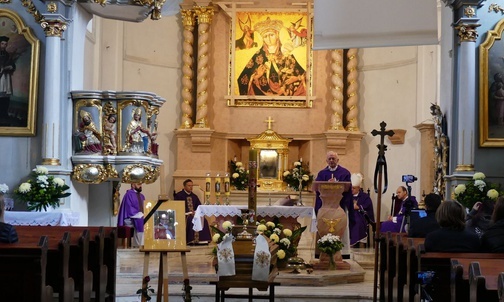 Pożegnanie śp. ks. proboszcza Edwarda Kobiesy w kończyckim sanktuarium Matki Bożej.