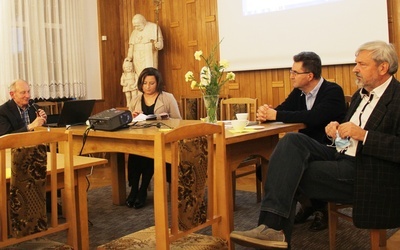 O książce i działalności radomskiego KIK mówili Jan Rejczak, Justyna Turzyńska, Krzysztof Busse i Leszek Wianowski.
