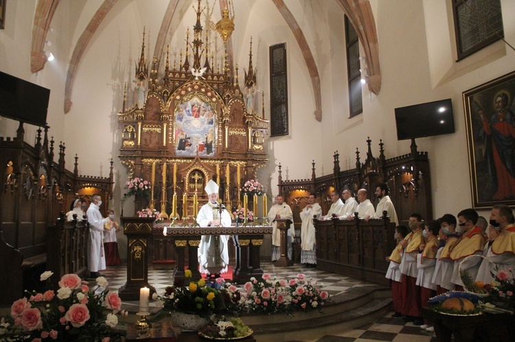 Bobowa. Wprowadzenie relikwii i poświęcenie ołtarza