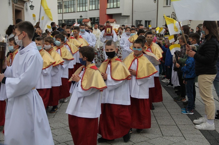 Bobowa. Wprowadzenie relikwii i poświęcenie ołtarza