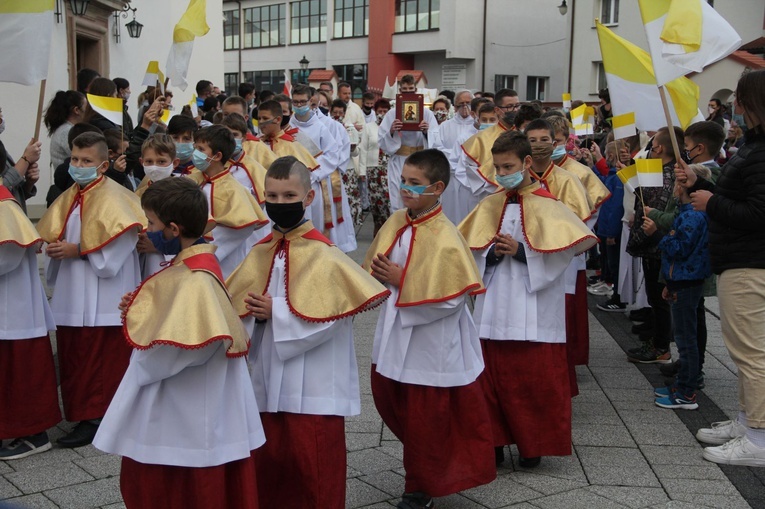 Bobowa. Wprowadzenie relikwii i poświęcenie ołtarza