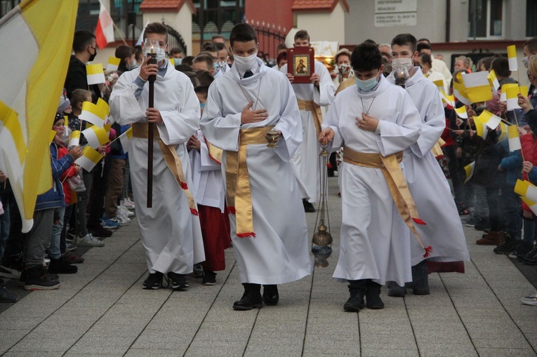 Bobowa. Wprowadzenie relikwii i poświęcenie ołtarza