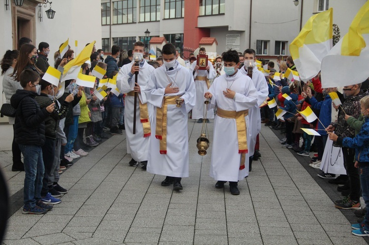 Bobowa. Wprowadzenie relikwii i poświęcenie ołtarza