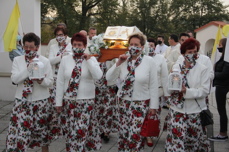 Bobowa. Wprowadzenie relikwii i poświęcenie ołtarza