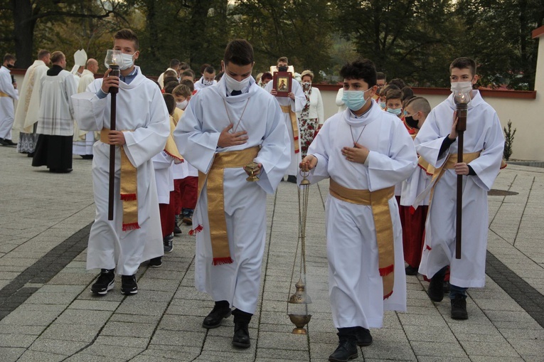 Bobowa. Wprowadzenie relikwii i poświęcenie ołtarza