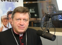 Abp Kupny: Zasłaniając usta i nos pokazuję, że myślę o innych oraz że moi bliźni i ich los nie są mi obojętne