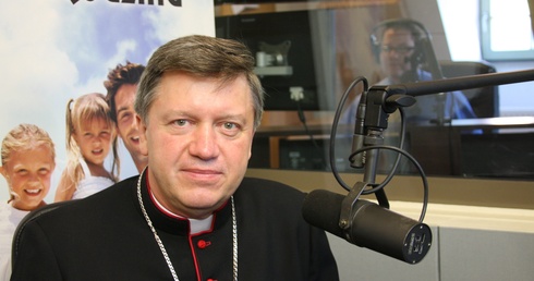 Abp Kupny: Zasłaniając usta i nos pokazuję, że myślę o innych oraz że moi bliźni i ich los nie są mi obojętne