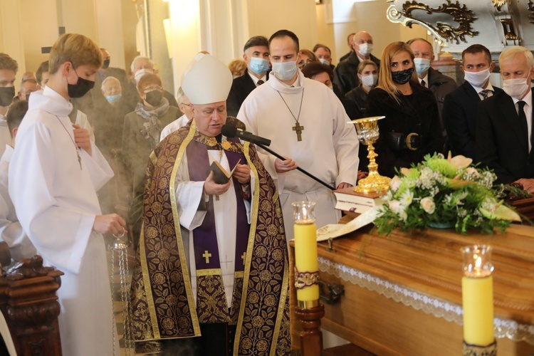 Ostatnie modlitwy w kościele Świętych Apostołów Piotra i Pawła.