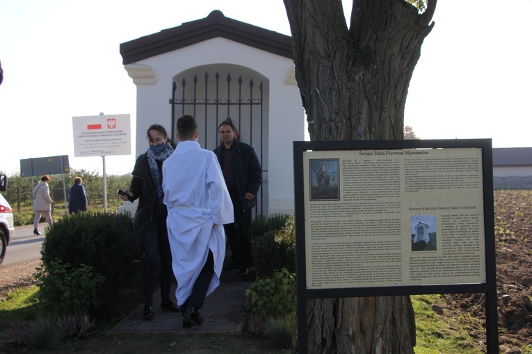 Poświęcenie kapliczki św. Tekli w Giżycach