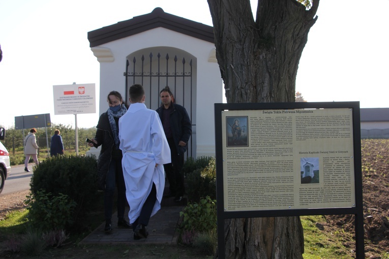 Poświęcenie kapliczki św. Tekli w Giżycach