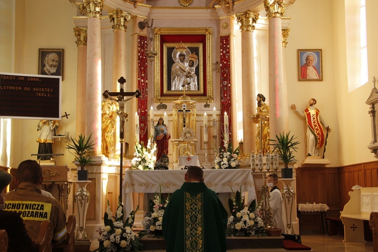 Poświęcenie kapliczki św. Tekli w Giżycach