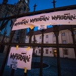 Protesty przeciwników wyroku Trybunału pod świdnickimi świątyniami