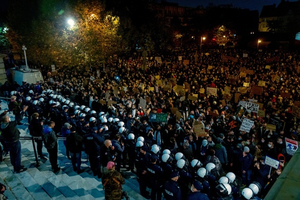 Katowice: Około 4 tys. osób protestowało pod katedrą ws. aborcji, doszło do starć z policją