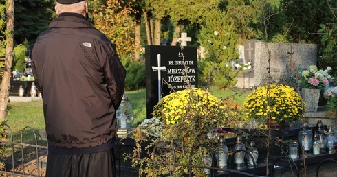 Poświęcenie grobu ks. Józefczyka