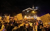 Protest przed katowicką katedrą.