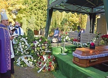 ▲	Pochowany został na cmentarzu Łostowickim w Gdańsku.