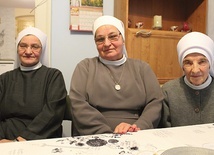 Od lewej: s. Fidelia Rumowska, s. Aniela Zimniak, s. Bernarda Janusiewicz. 