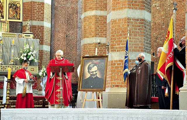 ▲	Wizerunek błogosławionego męczennika to wotum za 40 lat Solidarności.