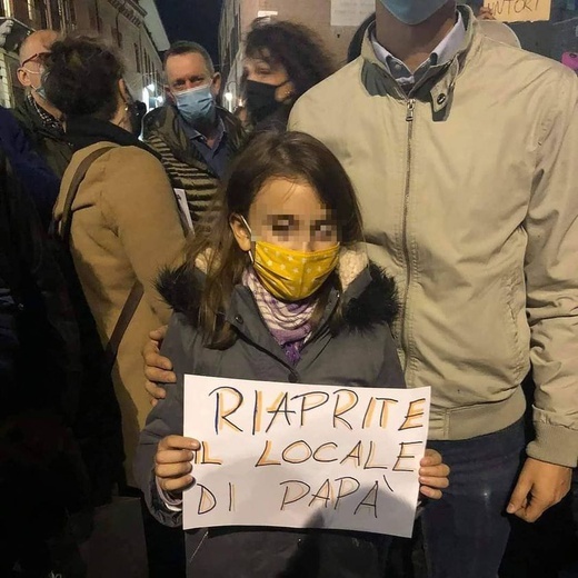 Protesty od Turynu po Neapol