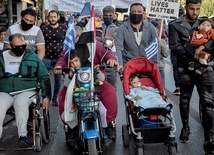 Uchodźcy protestują przed biurami Unii Europejskiej w Atenach. Domagają się azylu i włączenia do unijnego programu przesiedleń. 
20.10.2020 Ateny, Grecja