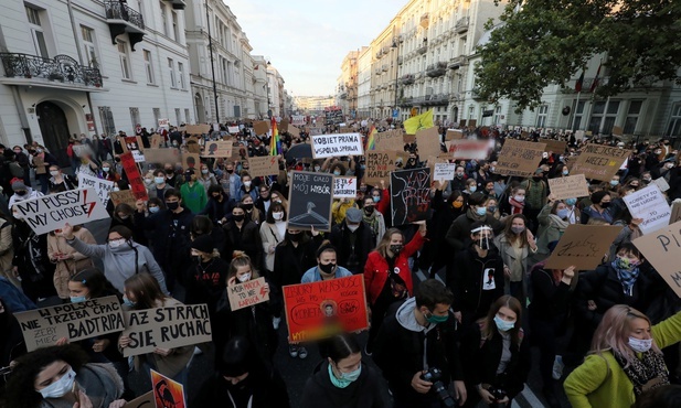 Kolejny dzień protestów przeciwko wyrokowi TK ws. aborcji w Warszawie