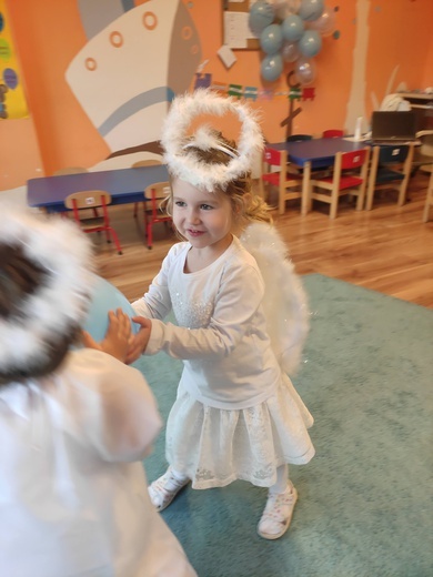 Najazd aniołów i świętych w "Lupikowie"