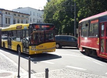 Śląskie. 15 specjalnych cmentarnych linii autobusowych nie będzie. Powodem zamknięcie cmentarzy