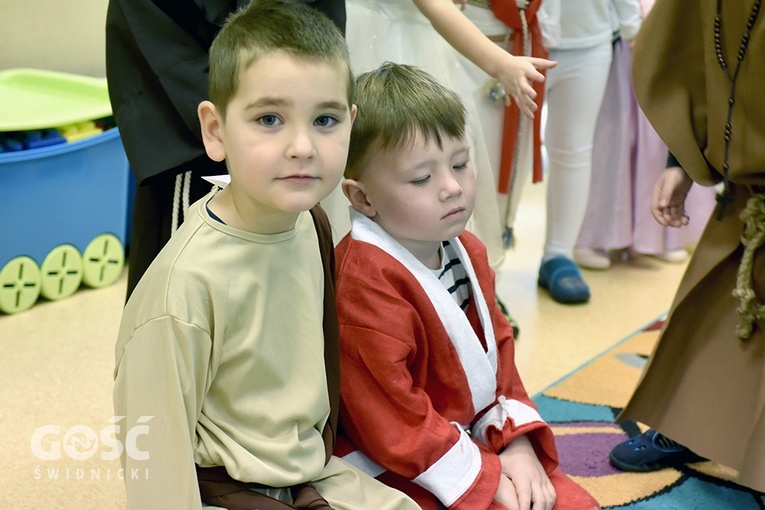 Bal świętych u sióstr prezentek