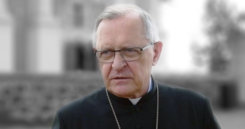 Bp Edward Dajczak zachęca do modlitwy za zmarłych niezależnie od okoliczności