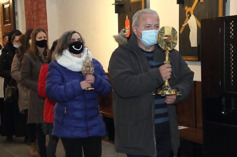 Noc świętych w katedrze