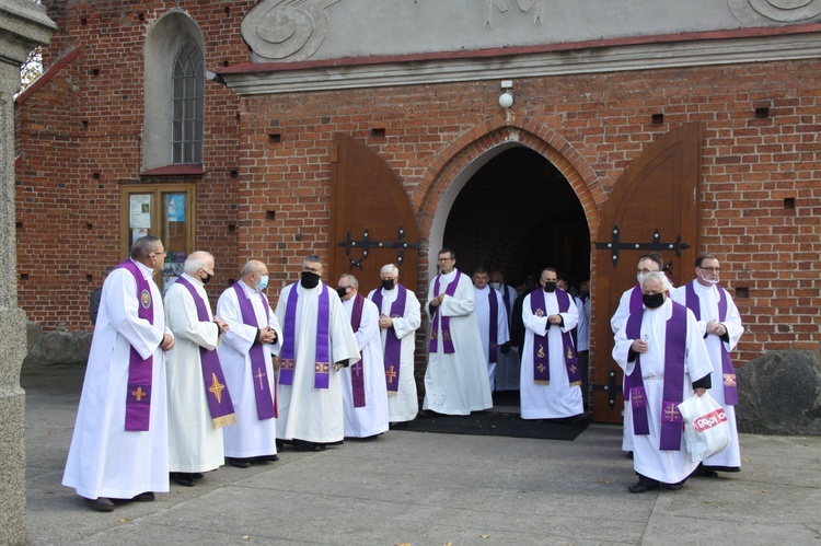 Maków Mazowiecki. Pogrzeb ks. kan. Andrzeja Nowakowskiego