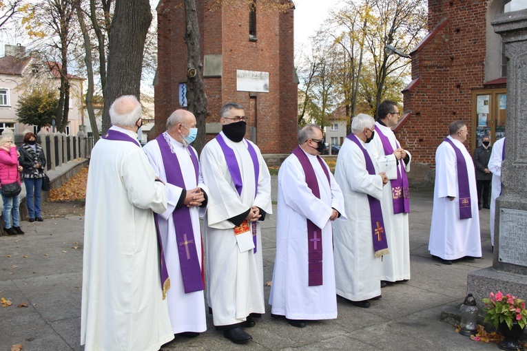 Maków Mazowiecki. Pogrzeb ks. kan. Andrzeja Nowakowskiego
