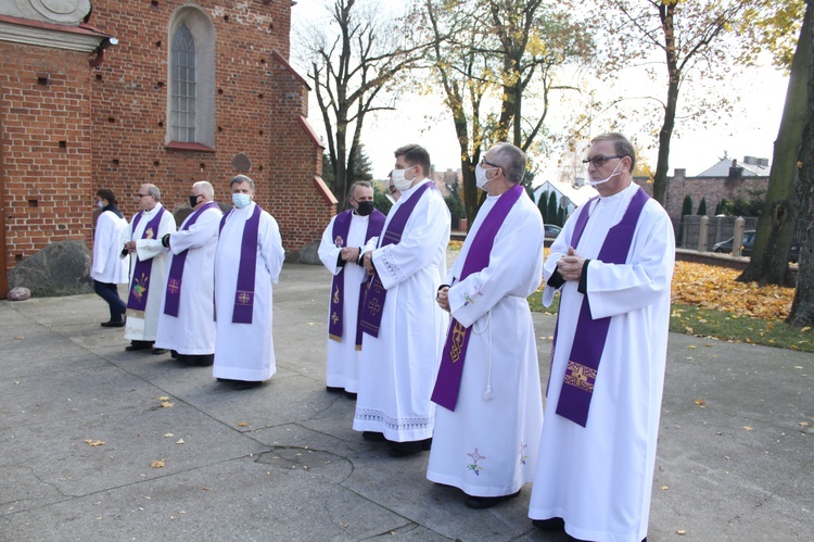 Maków Mazowiecki. Pogrzeb ks. kan. Andrzeja Nowakowskiego