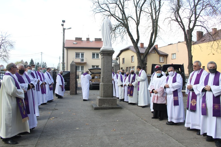 Maków Mazowiecki. Pogrzeb ks. kan. Andrzeja Nowakowskiego