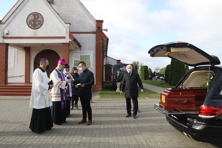 Maków Mazowiecki. Pogrzeb ks. kan. Andrzeja Nowakowskiego