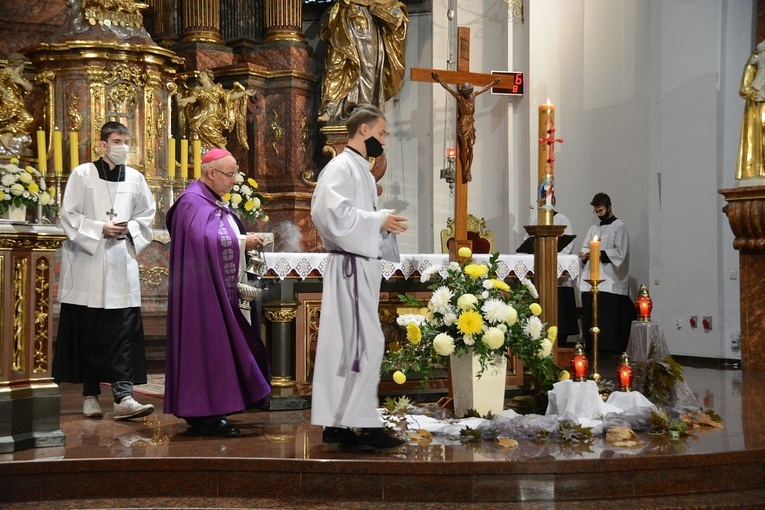 Opole. Uroczystość Wszystkich Świętych