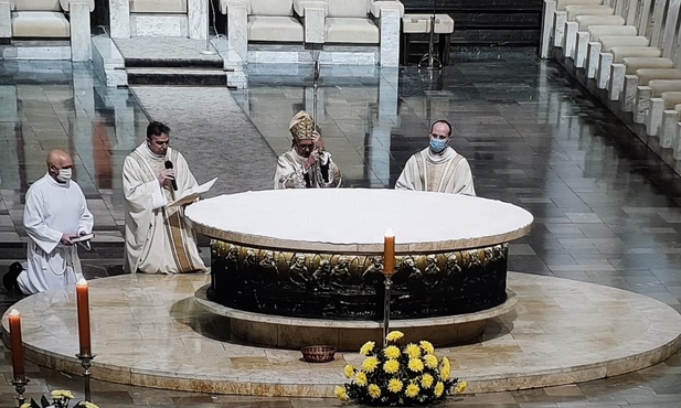 Abp Skworc: Świętość nie jest biernością, ale aktywnością miłości