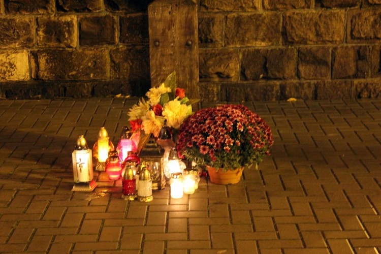 Modlitwa za zmarłych w Gliwicach   