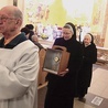 Relikwie bł. Marii Luizy zostały wprowadzone do parafii  pw. Świętej Rodziny w Legnicy w Światowy Dzień Chorego.