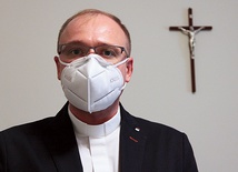 ▲	– Opieka duchowa, szczególnie w czasie pandemii, jest nie tylko wielkim wyzwaniem dla nas, kapelanów, ale także uświadamianiem jej ważności. Jeszcze bardziej dostrzegam, jak istotne jest po prostu bycie w szpitalu na co dzień – podkreśla ks. Duszczak.