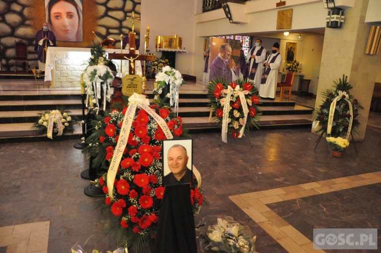 Ostatnie pożegnanie śp. ks. Zbigniewa Wokotruba