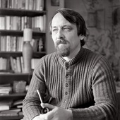 Tadeusz Nowak, poeta, prozaik i tłumacz  (1930–1991). Zdjęcie z 1973 r. zrobione w domu pisarza w Krakowie.
