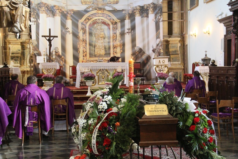 Ostatnie pożegnanie ks. Zbigniew Staszkiewicza