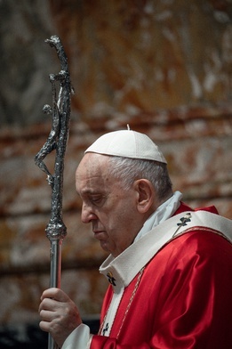 Papież zachęca do kontemplowania tajemnicy Krzyża 